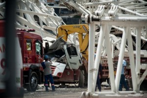 Rescue crews believe more are trapped in the wreckage after a construction accident killed multiple people. Photo credit: Agencia Brasil
