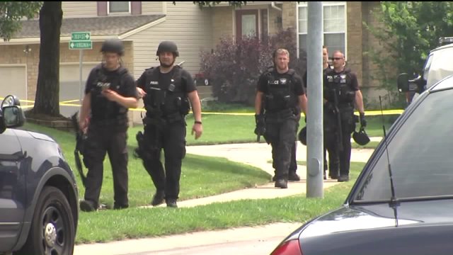Police look for suspect in the shooting of a mother and daughter in KC North